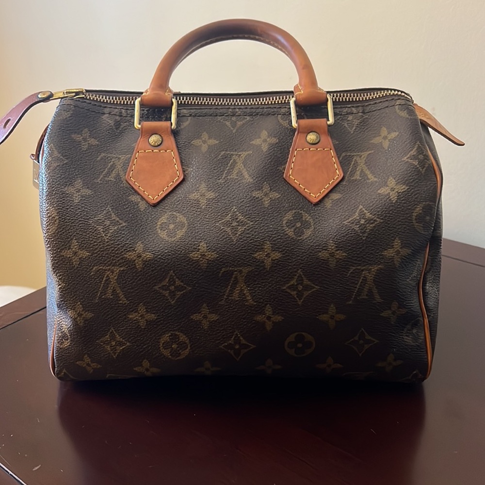 Authentic Lv - image 3